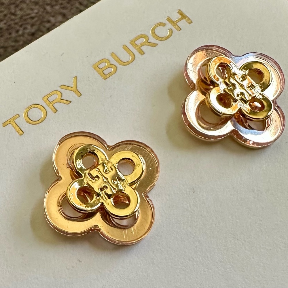 New Tory Burch Kira Clover Stud Earrings in Gold on TB Earring Card